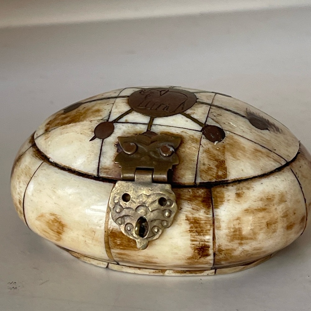 Trinket Box Vintage Inlaid Brass with Hand Engraved Sketched Elephant - Picture 16 of 16